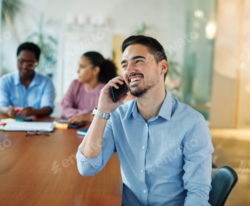 Preview: Young businesspeople having a meeting in the office