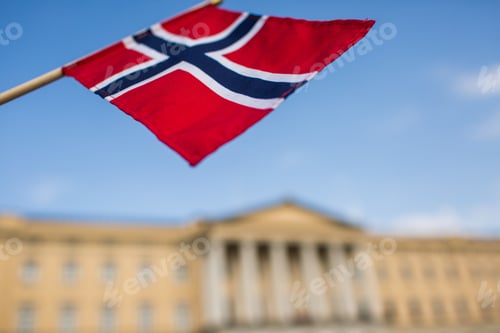 Preview: Flag of Norway with the Royal Palace in the background