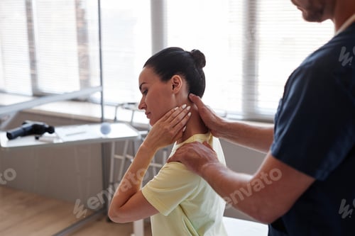 Preview: Woman visiting manual therapist in hospital