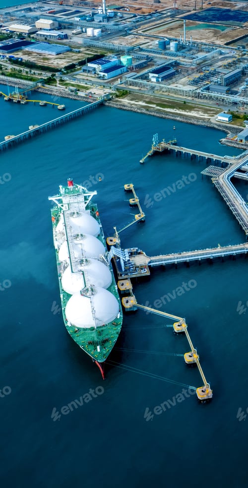 Preview: Portrait LNG (Liquified Natural Gas) tanker anchored in Gas terminal gas