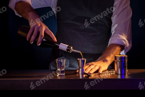 Preview: Bartender pouring cocktail ingredient into measuring cup