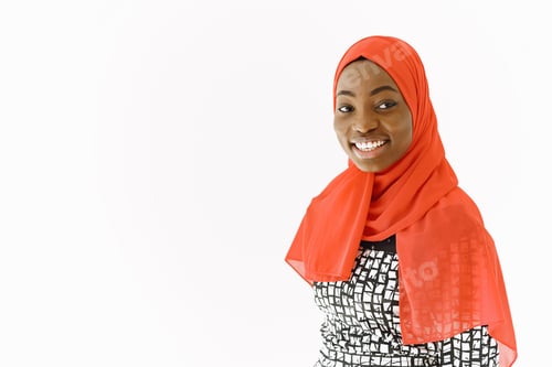 Preview: Nigerian woman in traditional clothes posing in studio