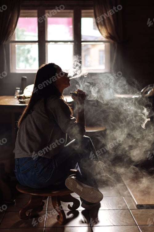 Preview: The girl smoke electronic cigarette
