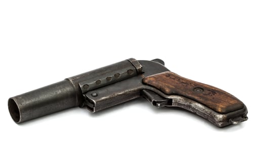 Preview: Old signal pistol, flare gun, isolated on white background