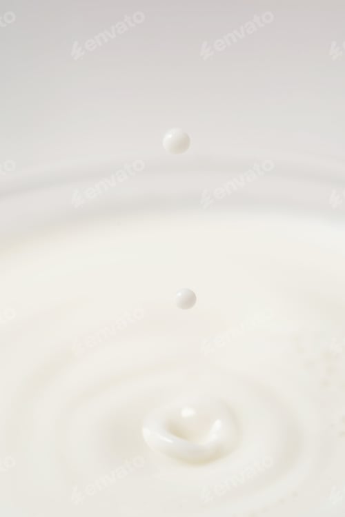 Preview: Milk drips into a transparent faceted glass
