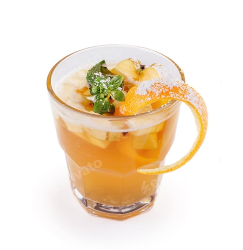 Preview: Refreshing iced tea with apple slices and orange peel in a glass