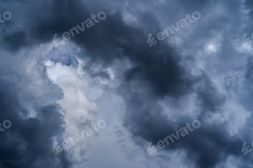 Preview: Dramatic Overcast Clouds