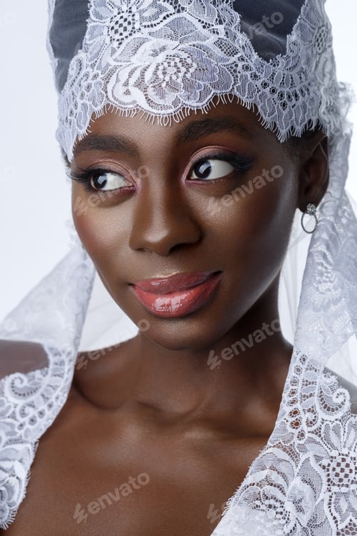 Preview: Beautiful african girl with veil hat