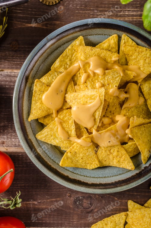 Preview: Nachos with homemade cheese dip
