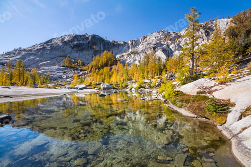 Preview: Alpine lake