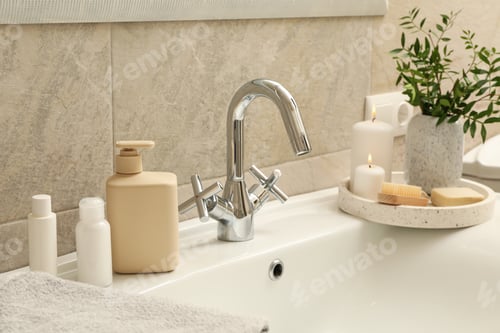 Preview: Sink and personal hygiene accessories in bathroom