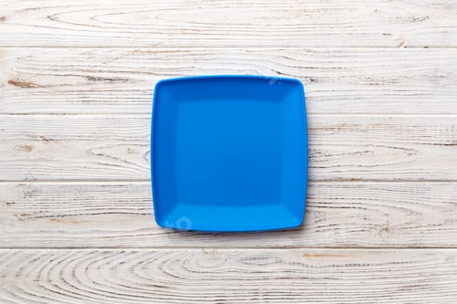 Preview: Top view of empty square plate on wooden background. Empty space for your design