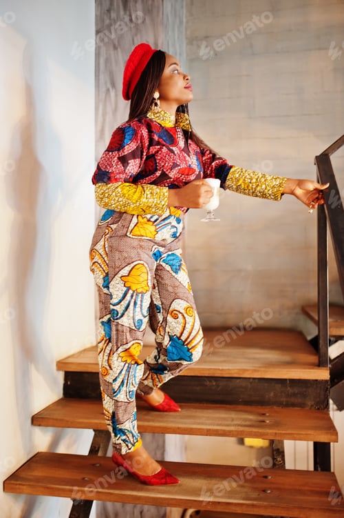 Preview: Beret woman