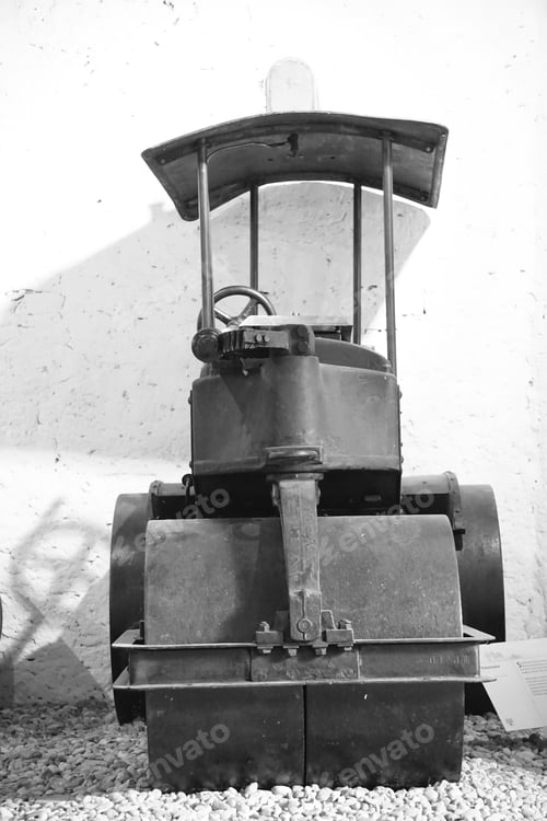 Preview: Vertical black and white shot of an old road roller