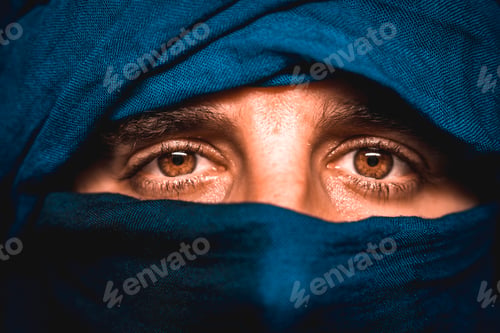 Preview: Look that simulates a blue cloth covered Berber in the desert of Merzouga in Morocco