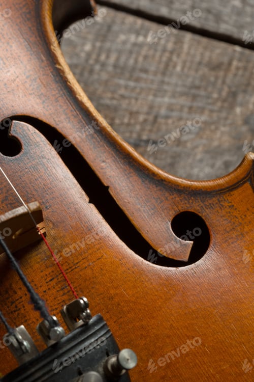 Preview: Violin on a wooden textured table