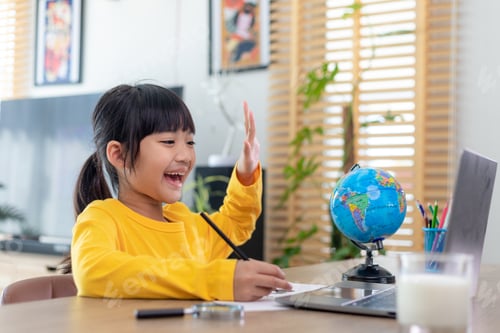 Preview: Enthusiastic Child Learning Online at Home