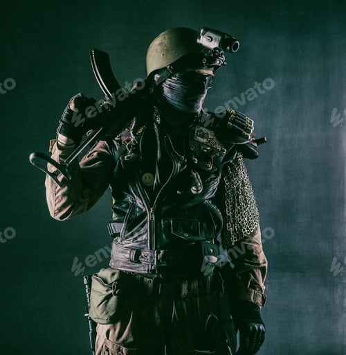 Preview: Post apocalyptic survivor with handmade pistol