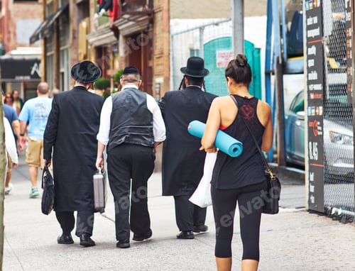 Preview: Jewish men vs a women after a yoga session in New York streets.