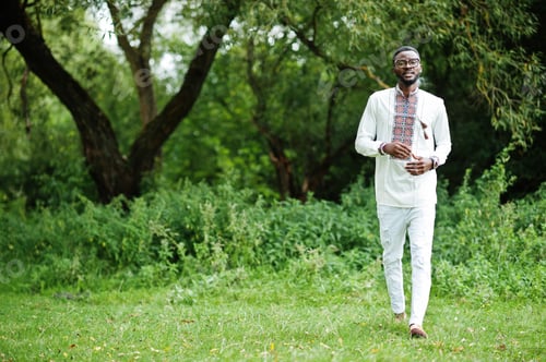 Preview: African family in traditional clothes