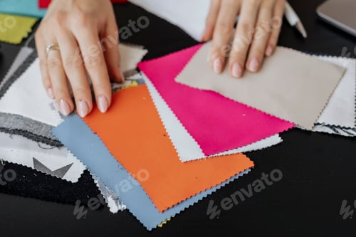 Preview: Designer with fabric samples