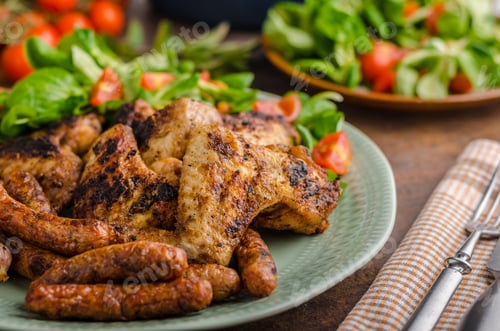 Preview: Grilled chicken wings and sausages