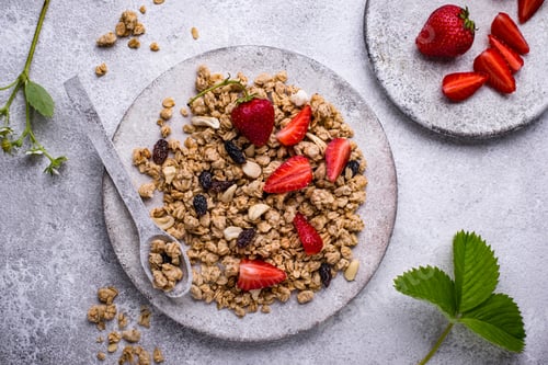 Preview: Homemade granola with fresh strawberry