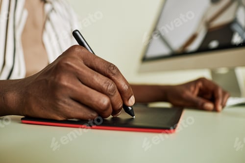 Preview: Hand of young African American designer of digital drawing