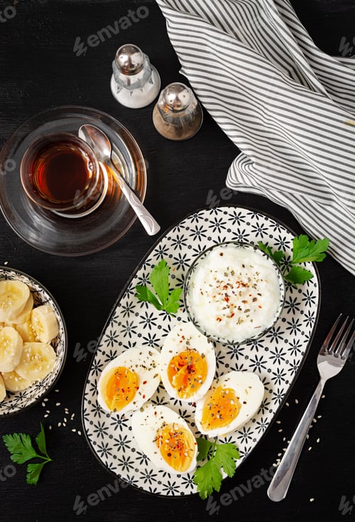 Preview: Boiled eggs with yogurt, peppers, parsley and banana dessert.