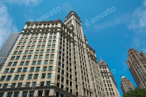 Preview: Big Building On A Street On Chicago Downtown