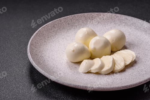 Preview: Delicious fresh mozzarella cheese with tomatoes, salt and spices
