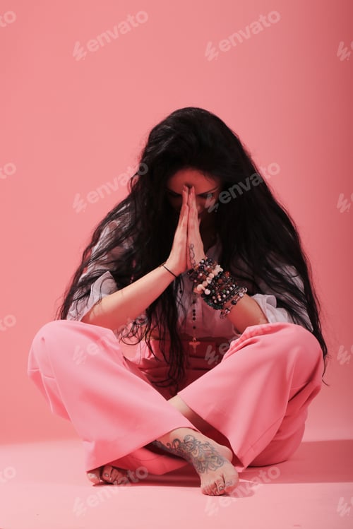 Preview: Woman in yoga pose