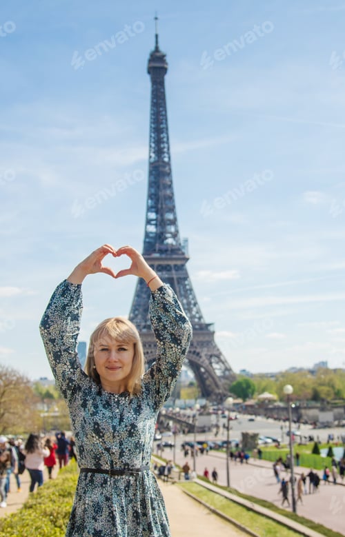 Preview: Woman near the eiffel tower. Selective focus.