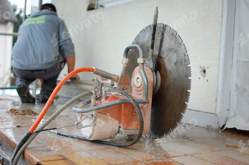 Preview: a big professional cutter with cutting disc