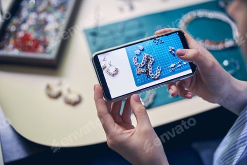 Preview: Photo of bijouterie material taken with a cell phone