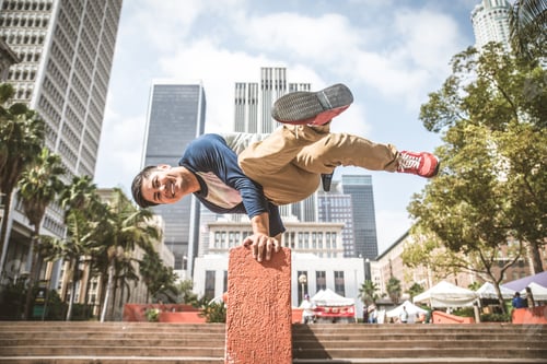 Preview: Man doing parkour