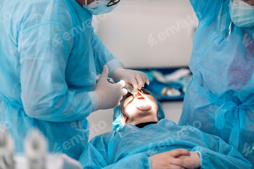 Preview: Woman in the Dentist
