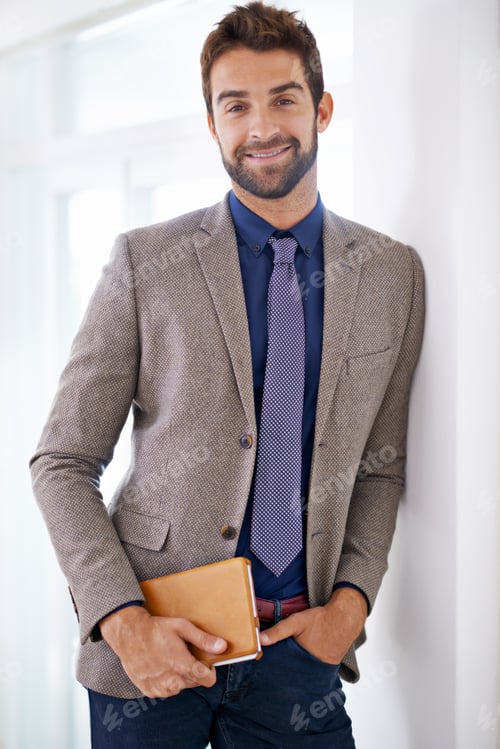 Vista previa: He has style and class. Shot of a stylish businessman.