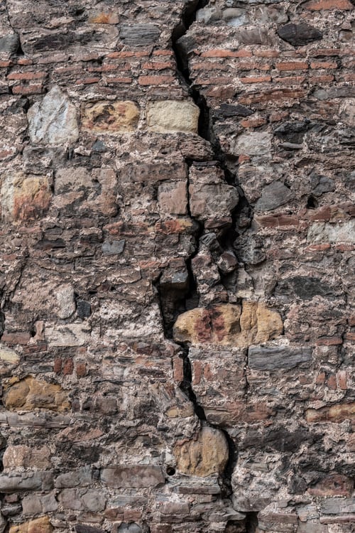 Preview: Big crack in old wall