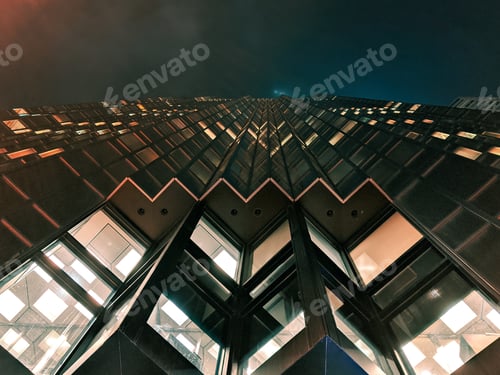 Preview: Low angle shot of a prodigious building in the night