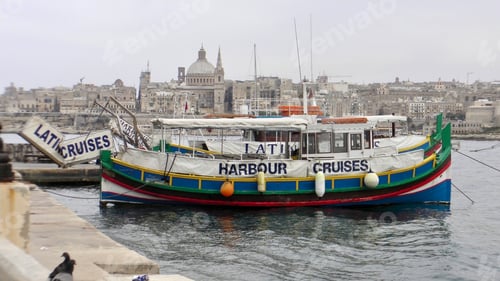 Preview: Boat in harbor