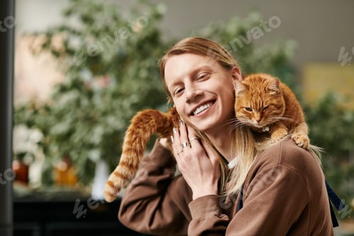 Preview: Creating friendships and plant art at a vibrant succulent workshop with adorable furry companions