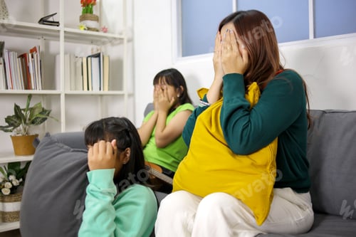 Preview: Mom and Kids Watch Horror Film