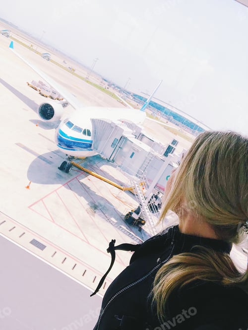 Preview: Girl at the airport