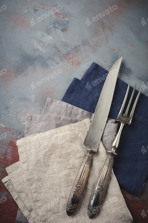 Preview: Vintage forks, spoons and knives in a dark old wooden box on a gray concrete or stone background. Se