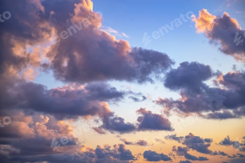 Wolkeniger Himmel-Hintergrund