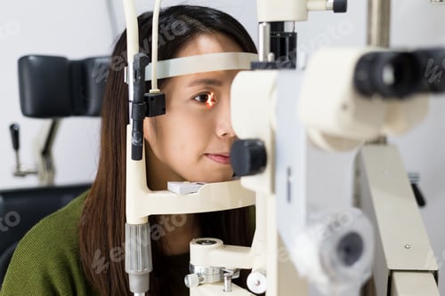 Preview: Woman doing eye test in optical clinic