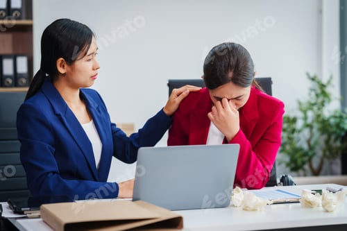 Vista previa: Two Asian businesswomen under stress and pressure discuss financial matters, experiencing anxiety