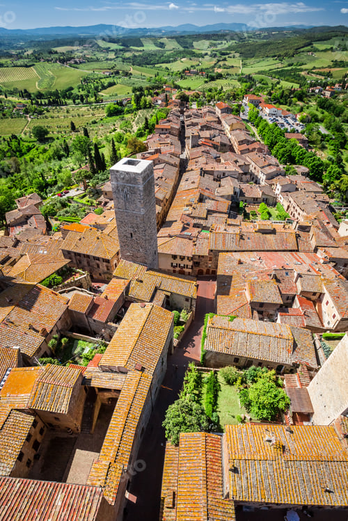 Preview: View of a green valley in San Gimignano, Italy