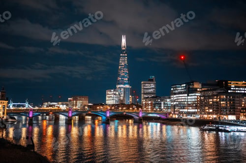 Preview: Cityscape of London at evening, United Kingdom